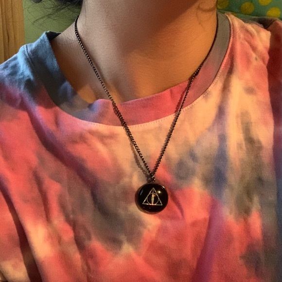 Harry Potter Reflective Deathly Hallows Necklace - Picture 4 of 7